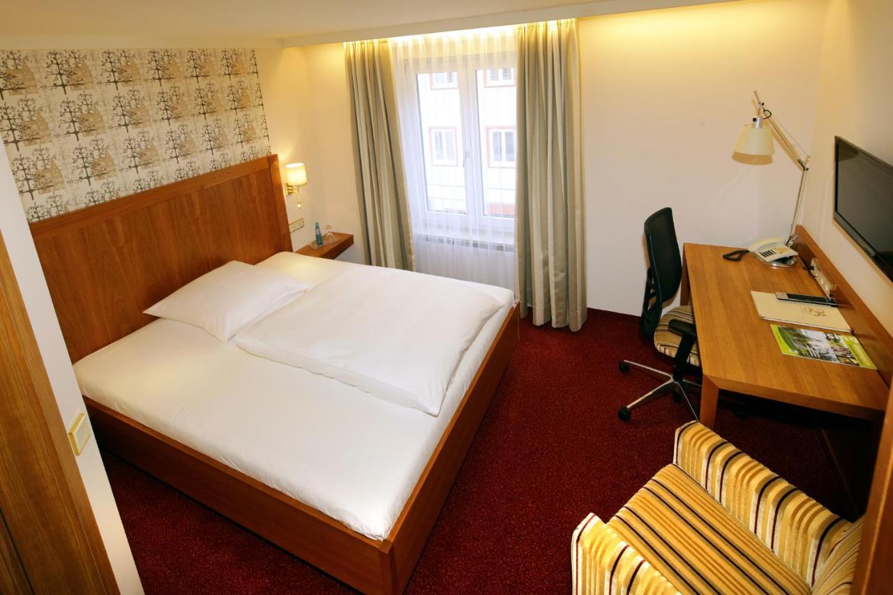 Bayerischer Hof Freising Buitenkant foto