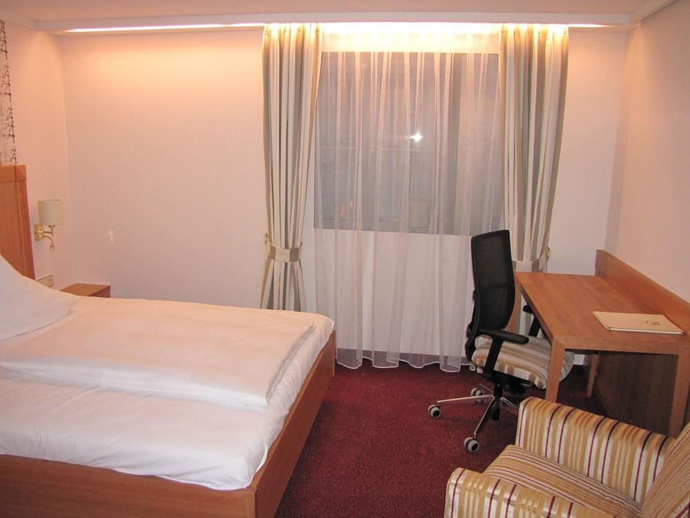Bayerischer Hof Freising Buitenkant foto